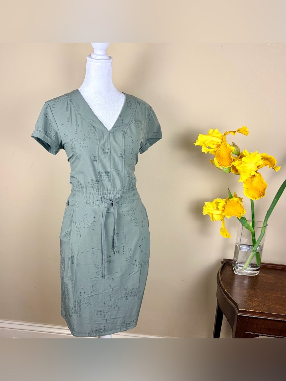 REI Co-op Aoraki Travel Dress Size XS, green, sweat wicking with sun protection